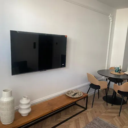 Elle Apartment *